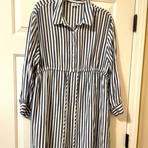 GAP blue and white striped maternity dress in EUC.